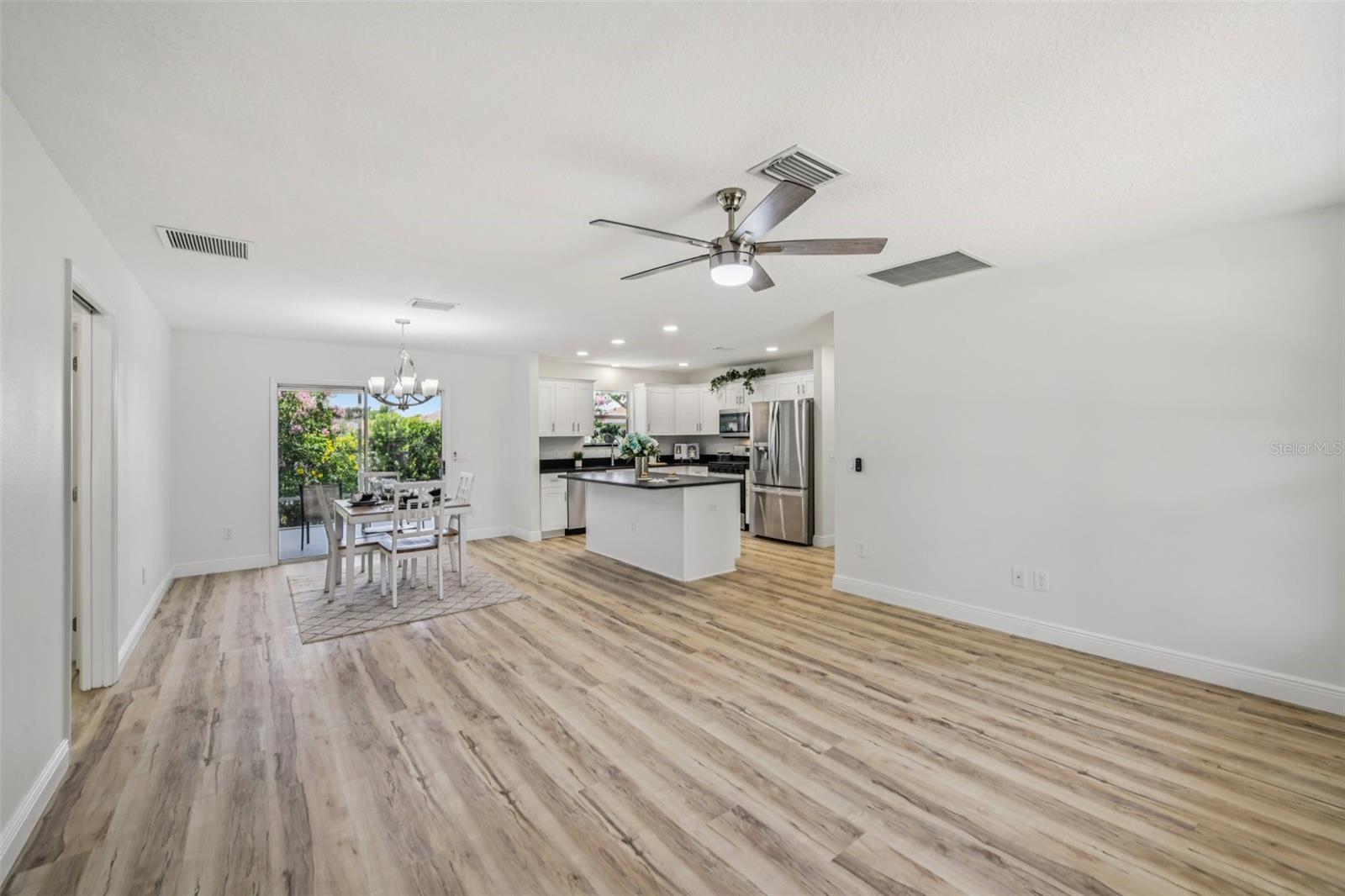 2746 EDWARDS LANE