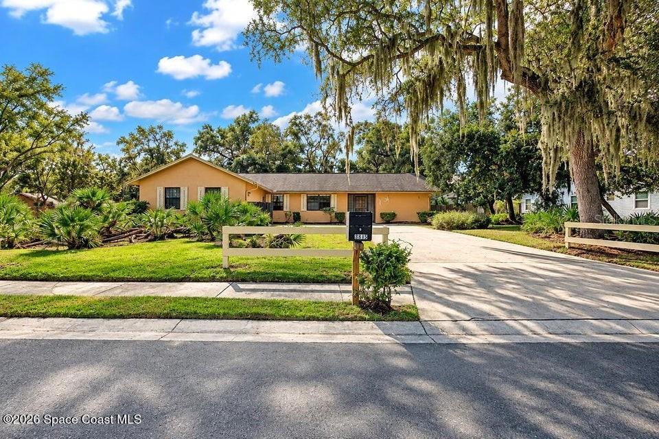 3815 GROVEWOOD LANE