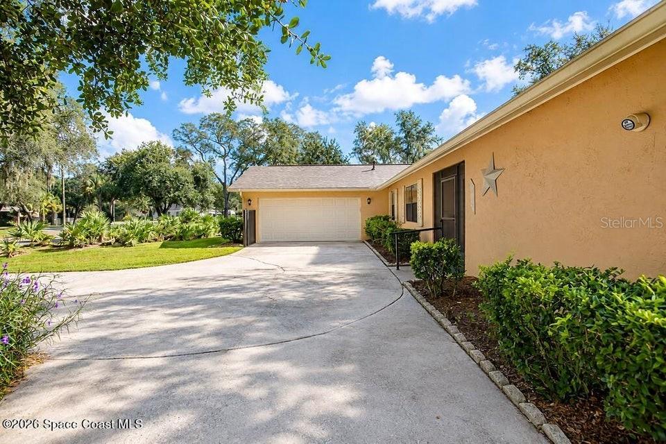3815 GROVEWOOD LANE