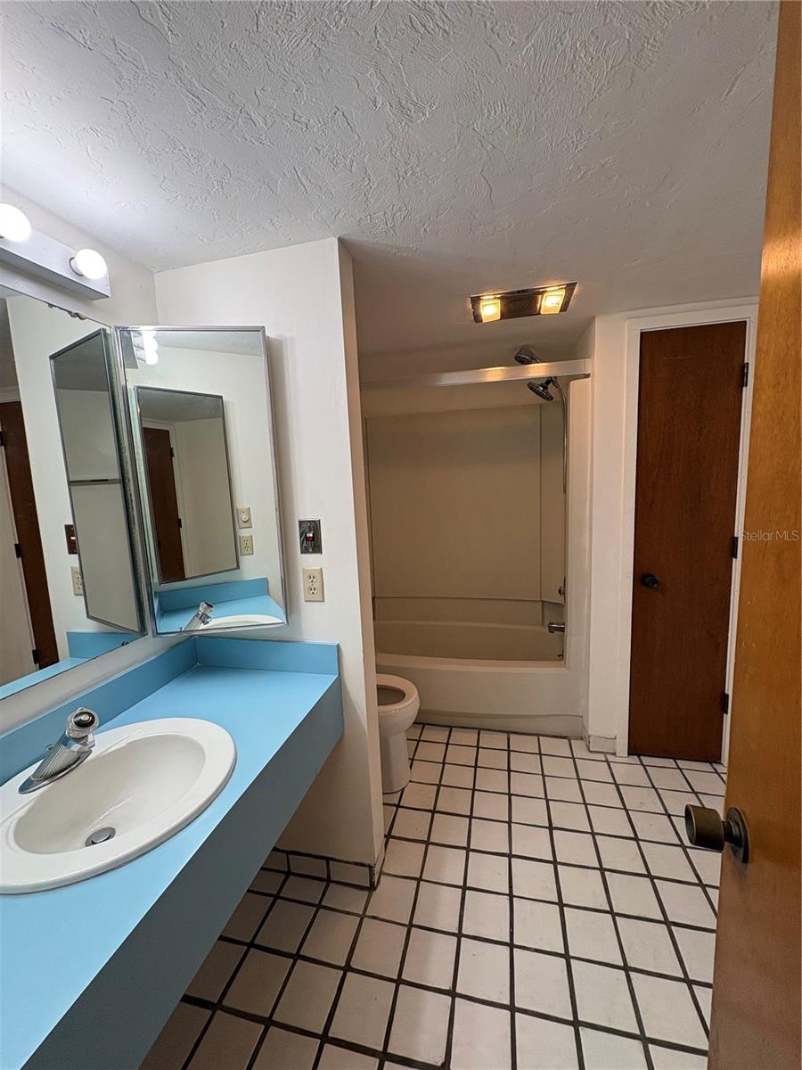 GRENELEFE TENNIS VILLAGE CONDO - Residential