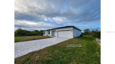 A home in PORT CHARLOTTE