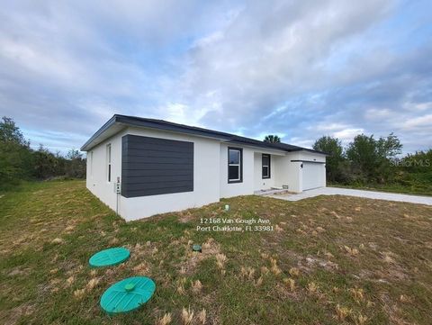 A home in PORT CHARLOTTE