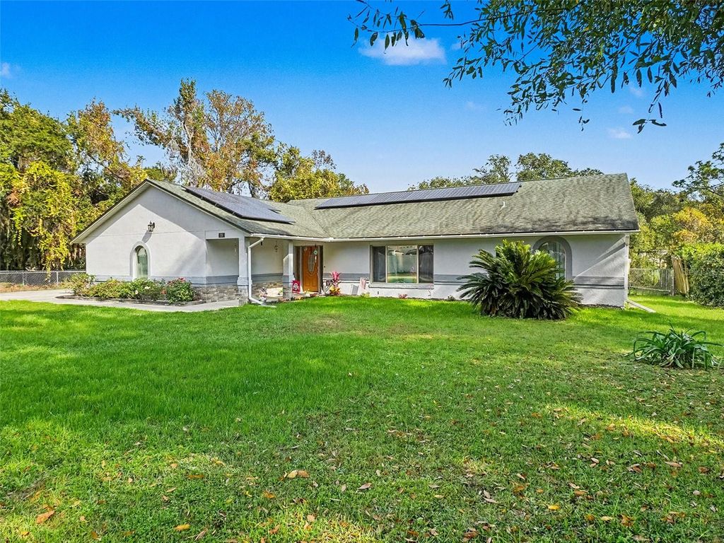 Photo of 18 Weston Road, Leesburg, FL 34748 (MLS # O6372456)