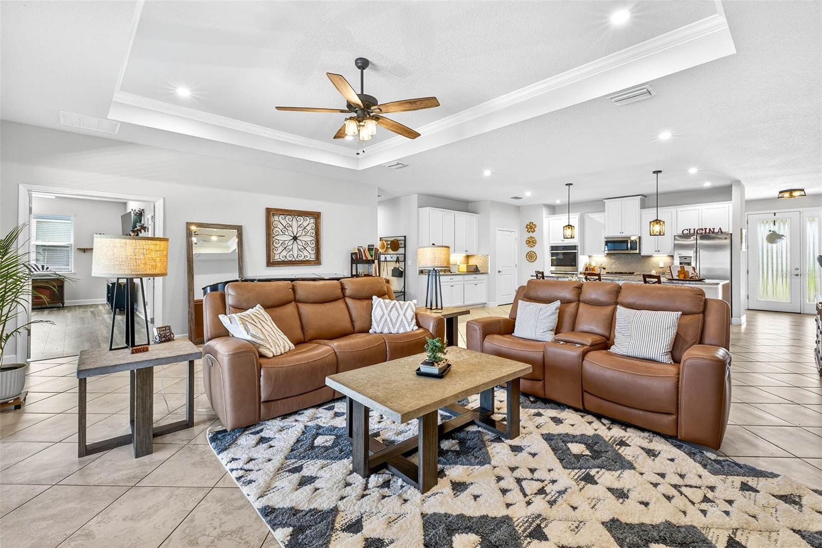LUCAYA LAKE CLUB PH 4D - Residential