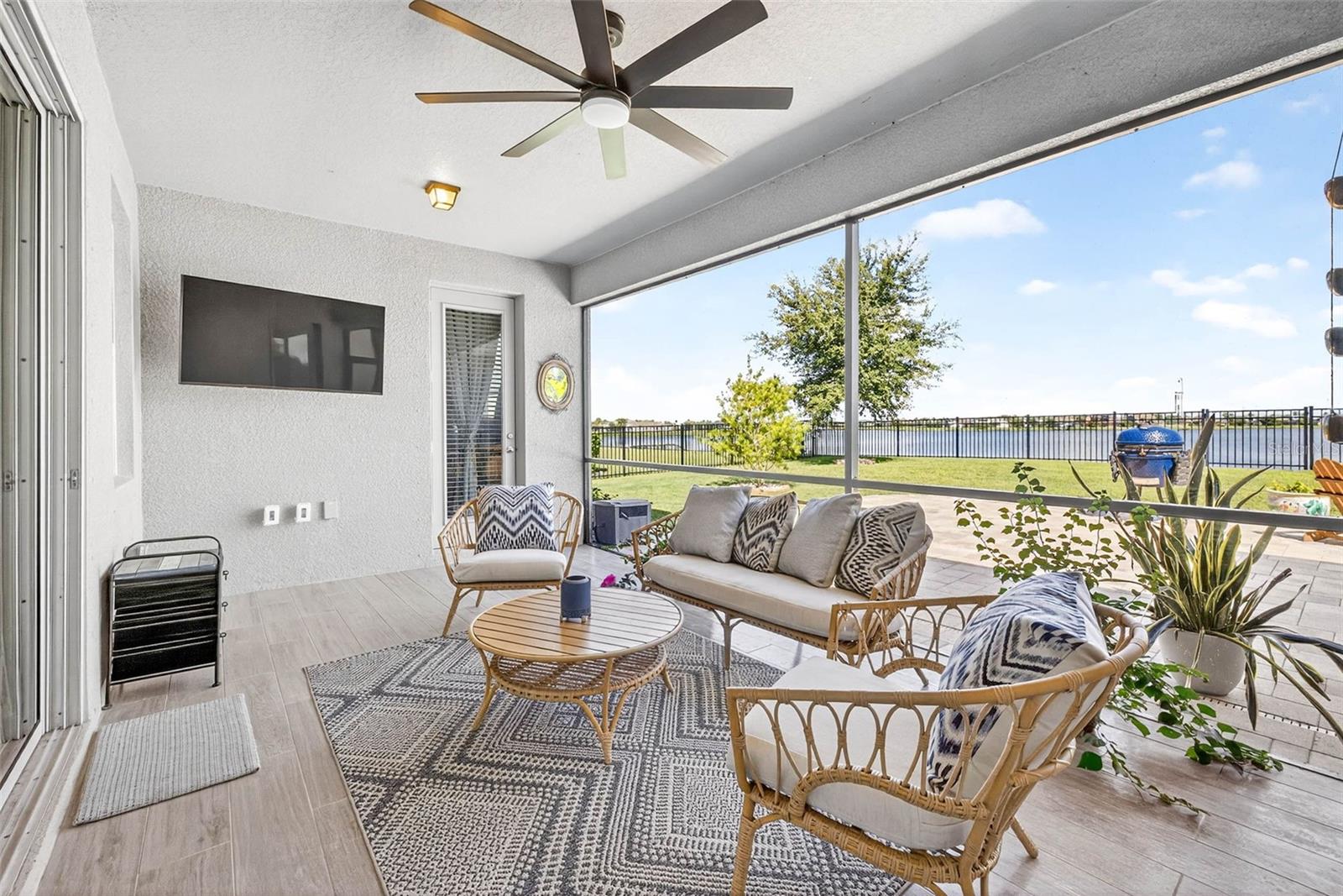 LUCAYA LAKE CLUB PH 4D - Residential