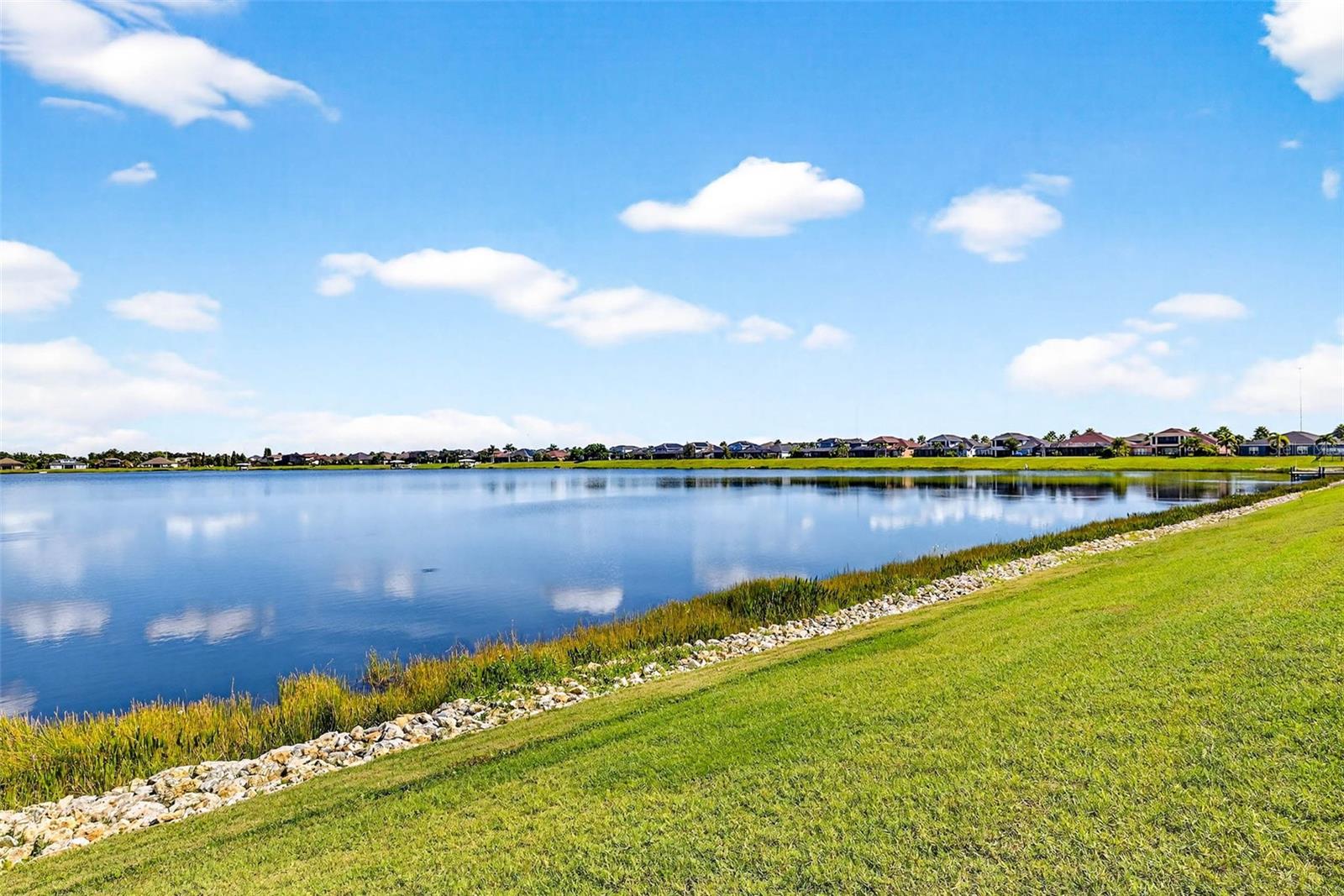 LUCAYA LAKE CLUB PH 4D - Residential