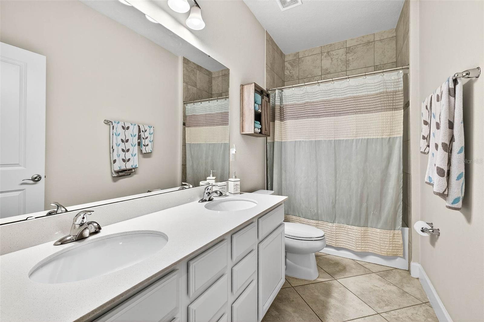 LUCAYA LAKE CLUB PH 4D - Residential