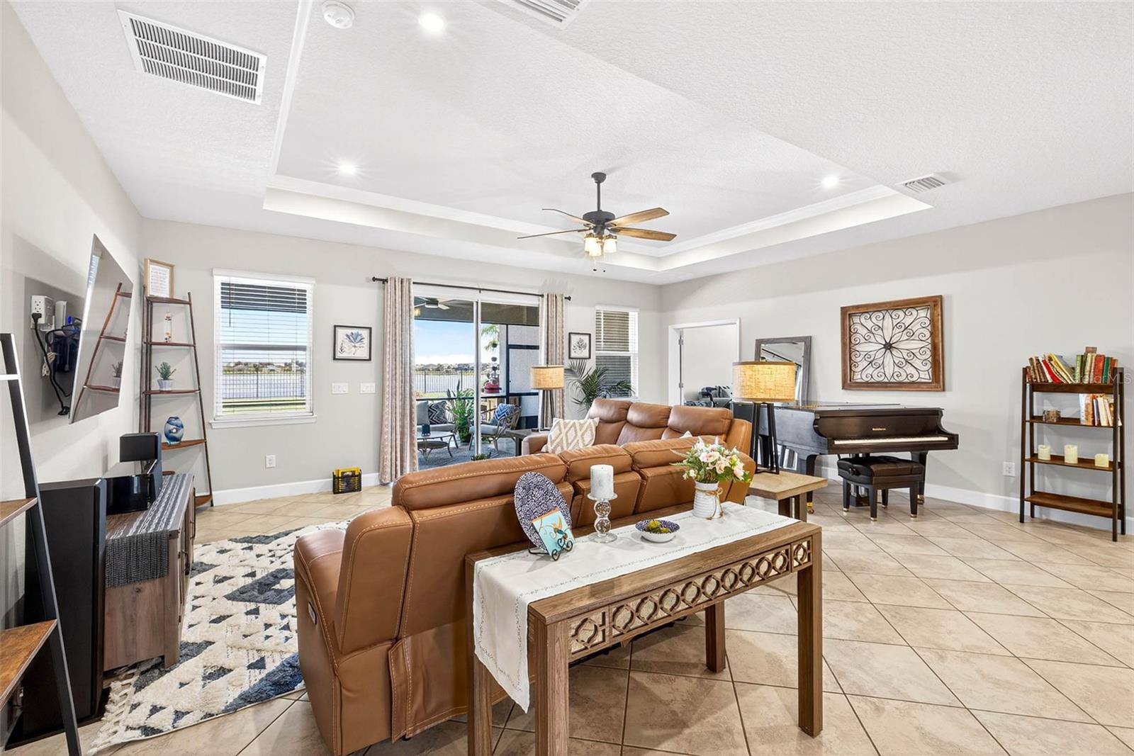LUCAYA LAKE CLUB PH 4D - Residential