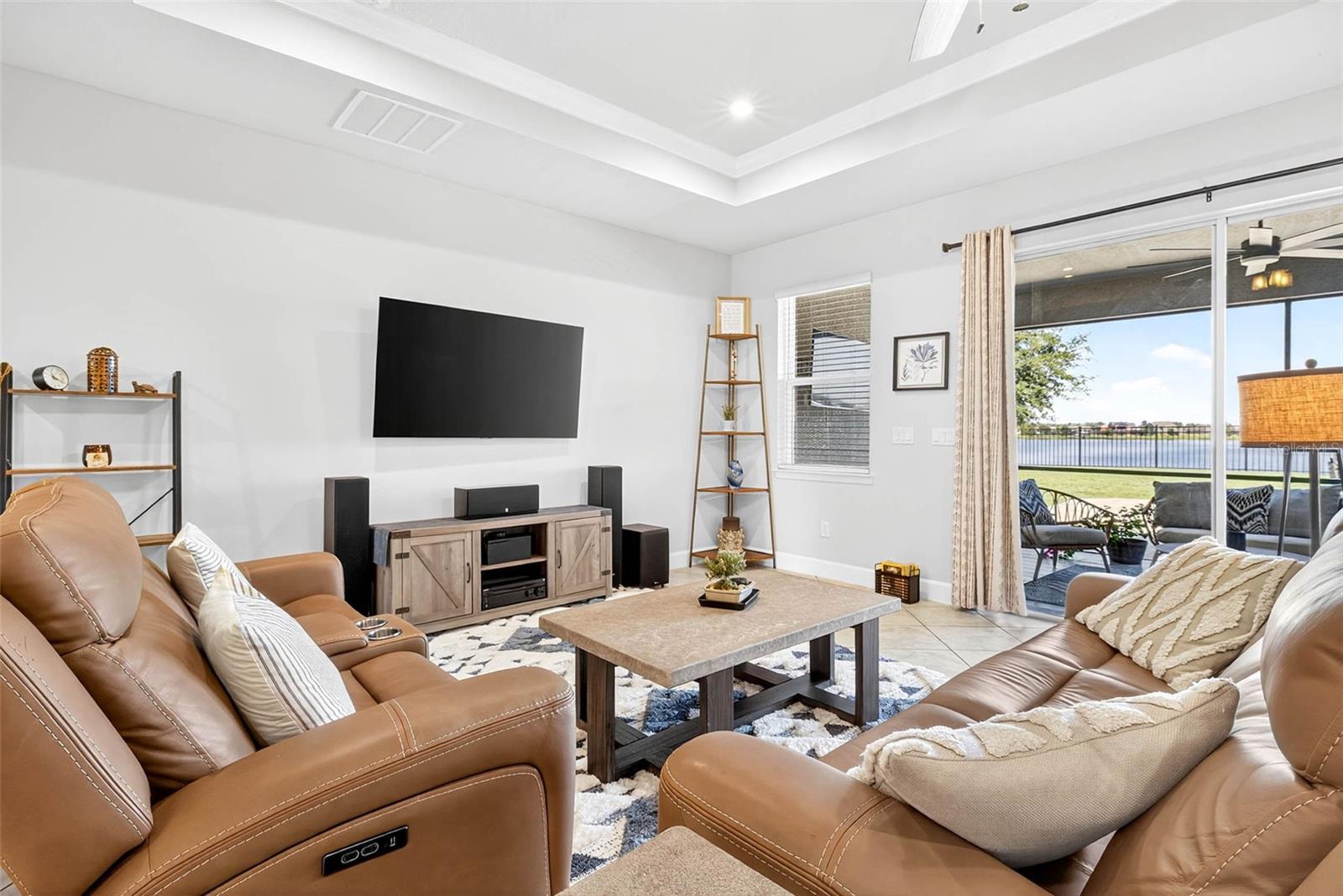 LUCAYA LAKE CLUB PH 4D - Residential