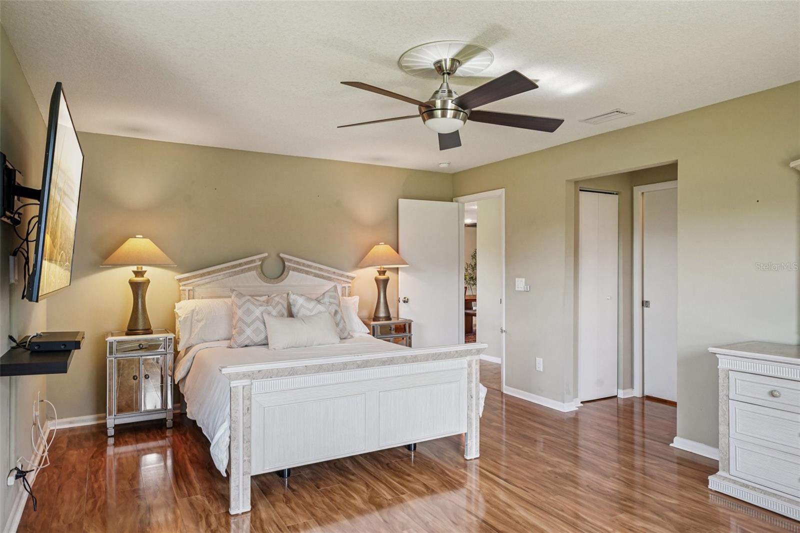 2110 W VIEW DRIVE