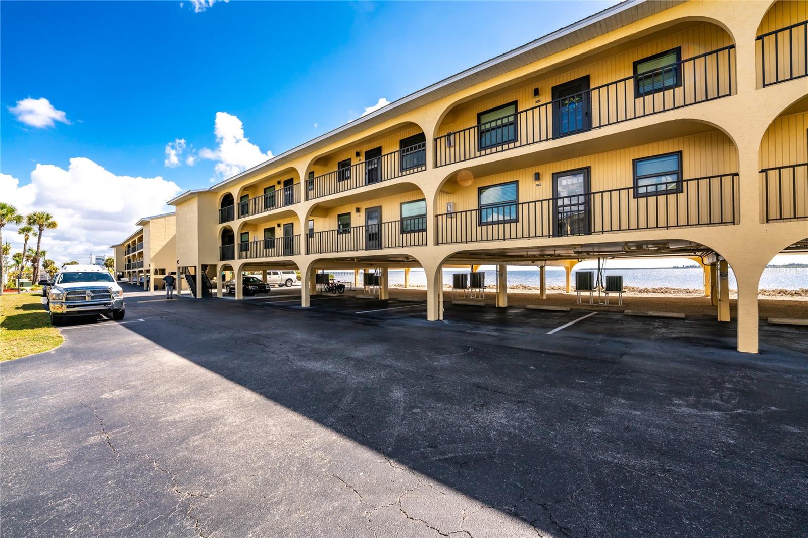 TARPON BAY PH 02 BLDG C - Residential