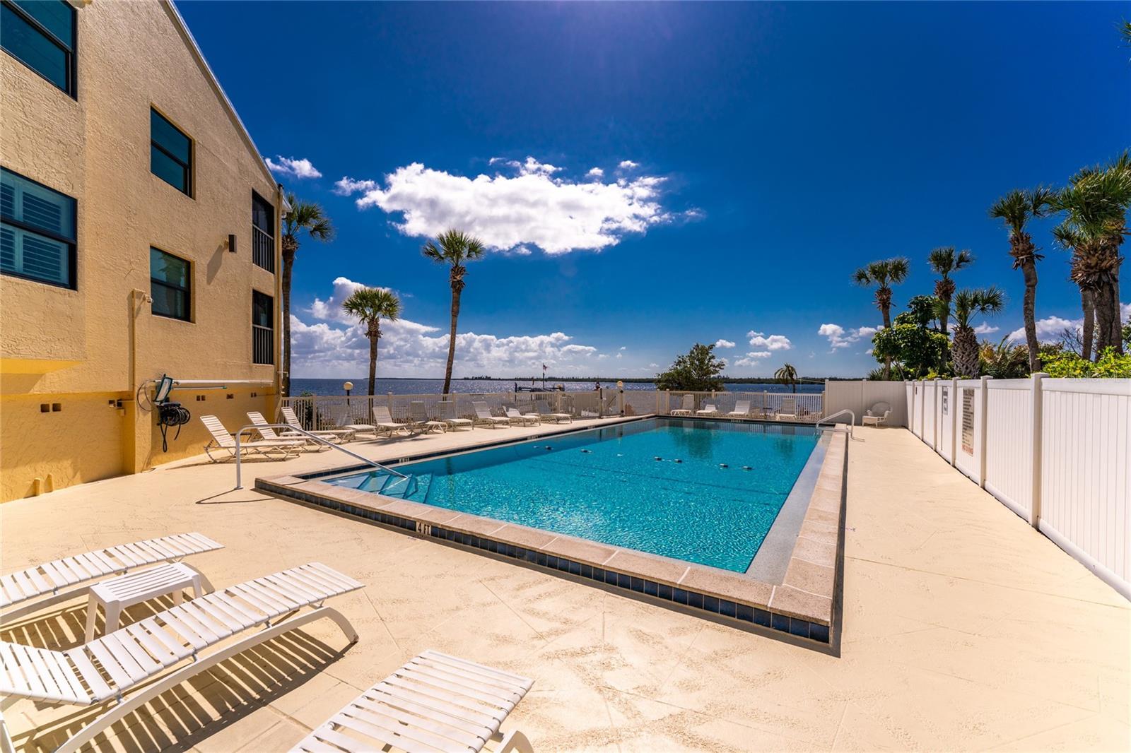 TARPON BAY PH 02 BLDG C - Residential