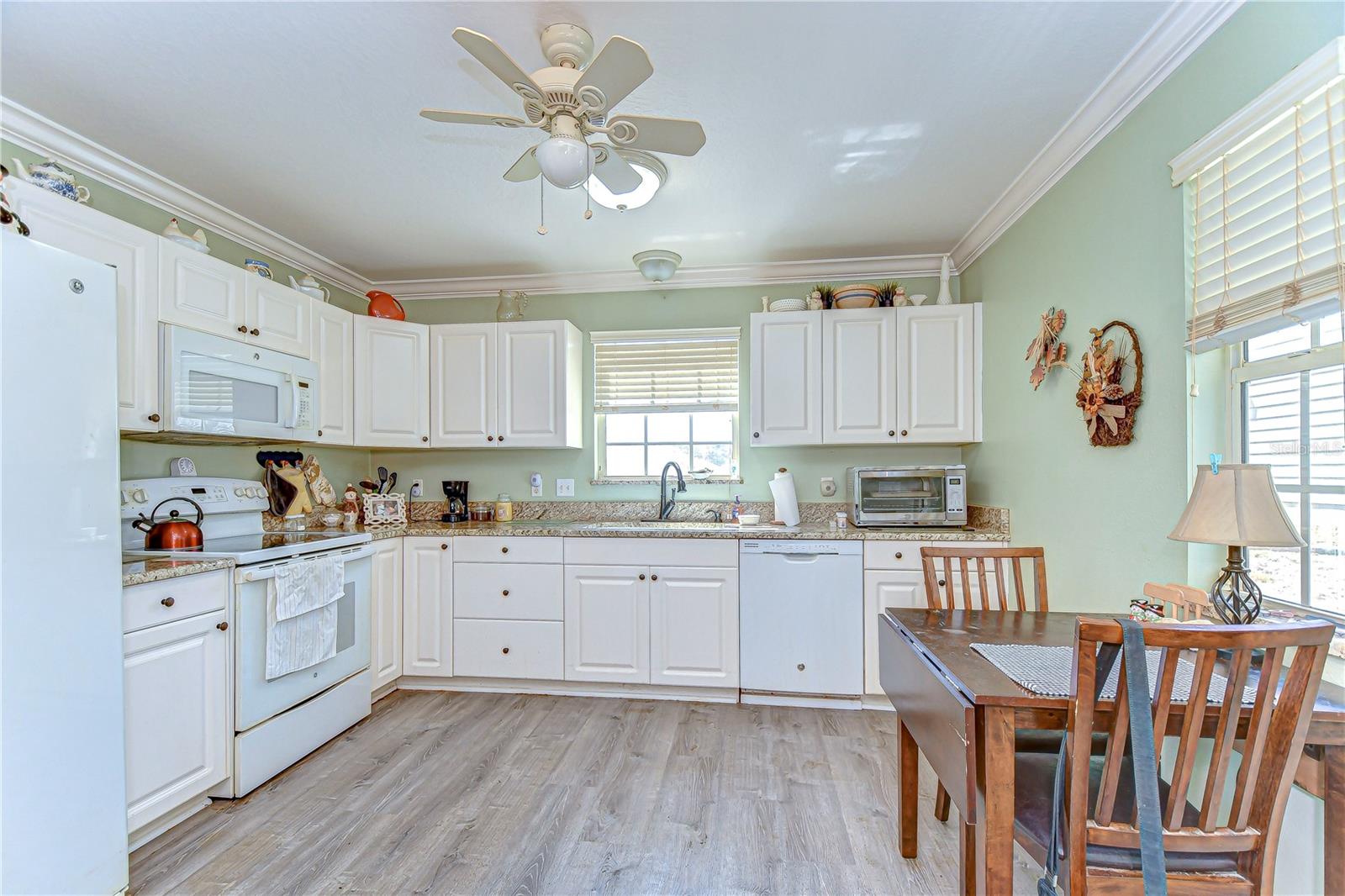 5906 GREENBRIAR COURT