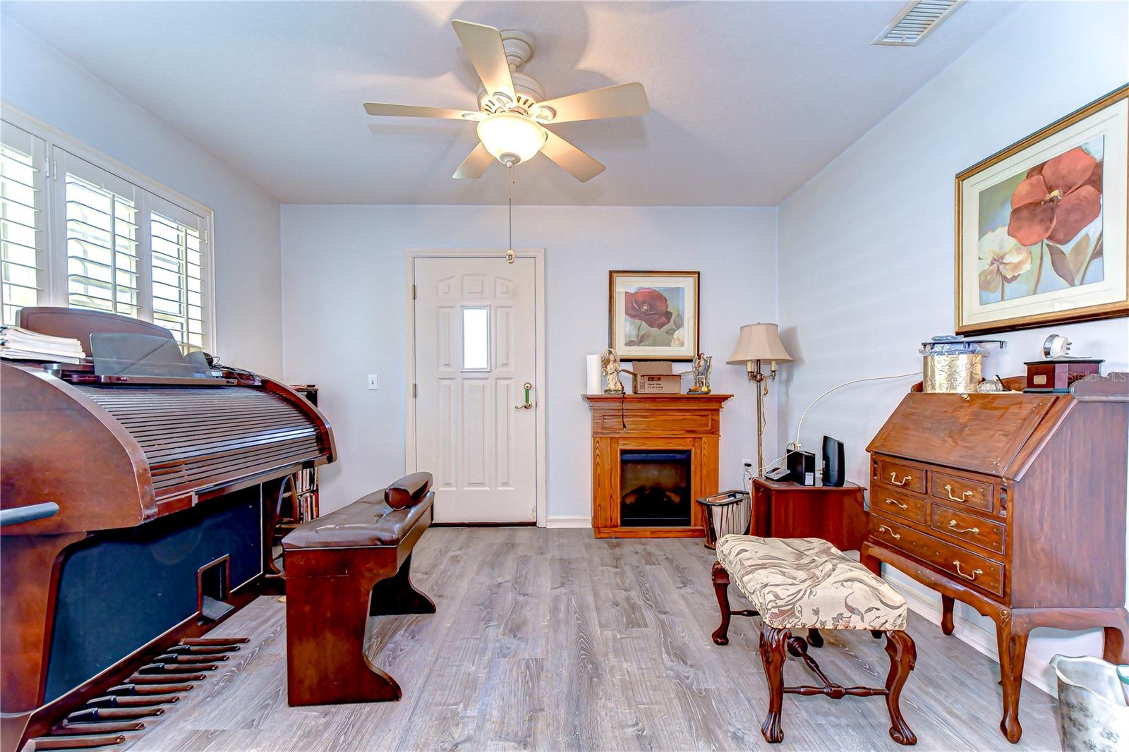 5906 GREENBRIAR COURT