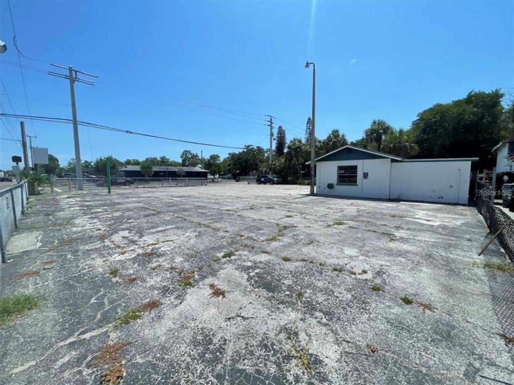 Photo of 1614 9th Street W, Bradenton, FL 34205 (MLS # A4686471)