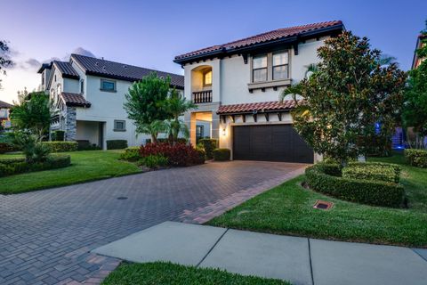 A home in PALM HARBOR