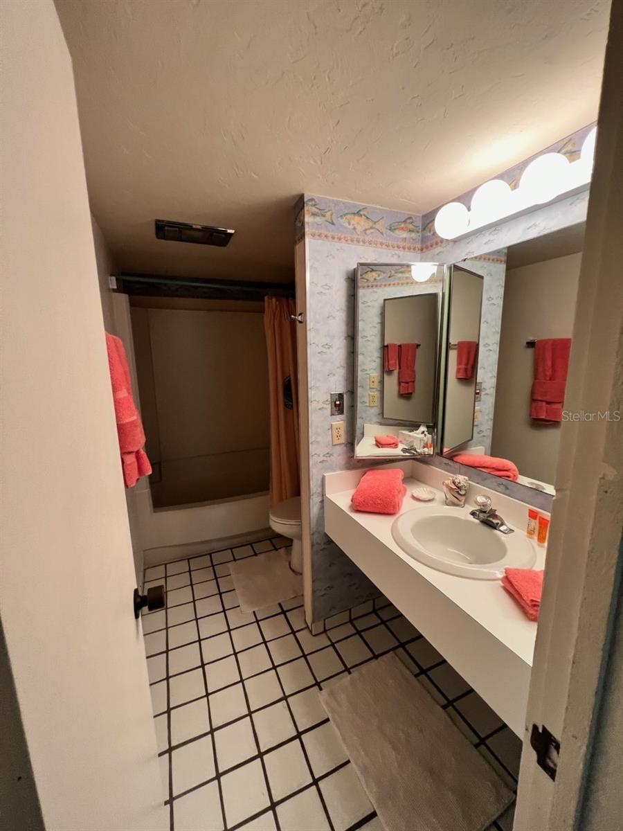 GRENELEFE ABBEY COURT CONDO UNIT 01 PH 01 - Residential