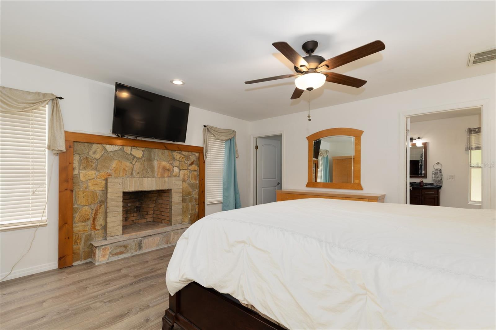 MEADOW WOOD FARMS UN 02 - Residential