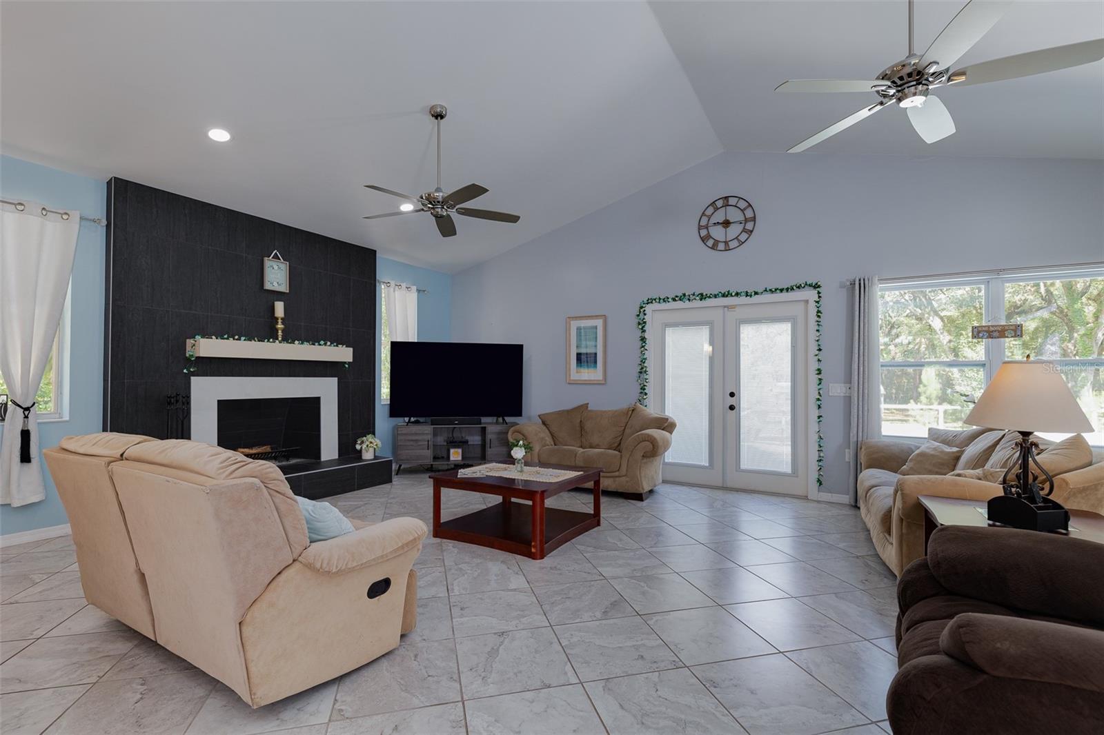 MEADOW WOOD FARMS UN 02 - Residential