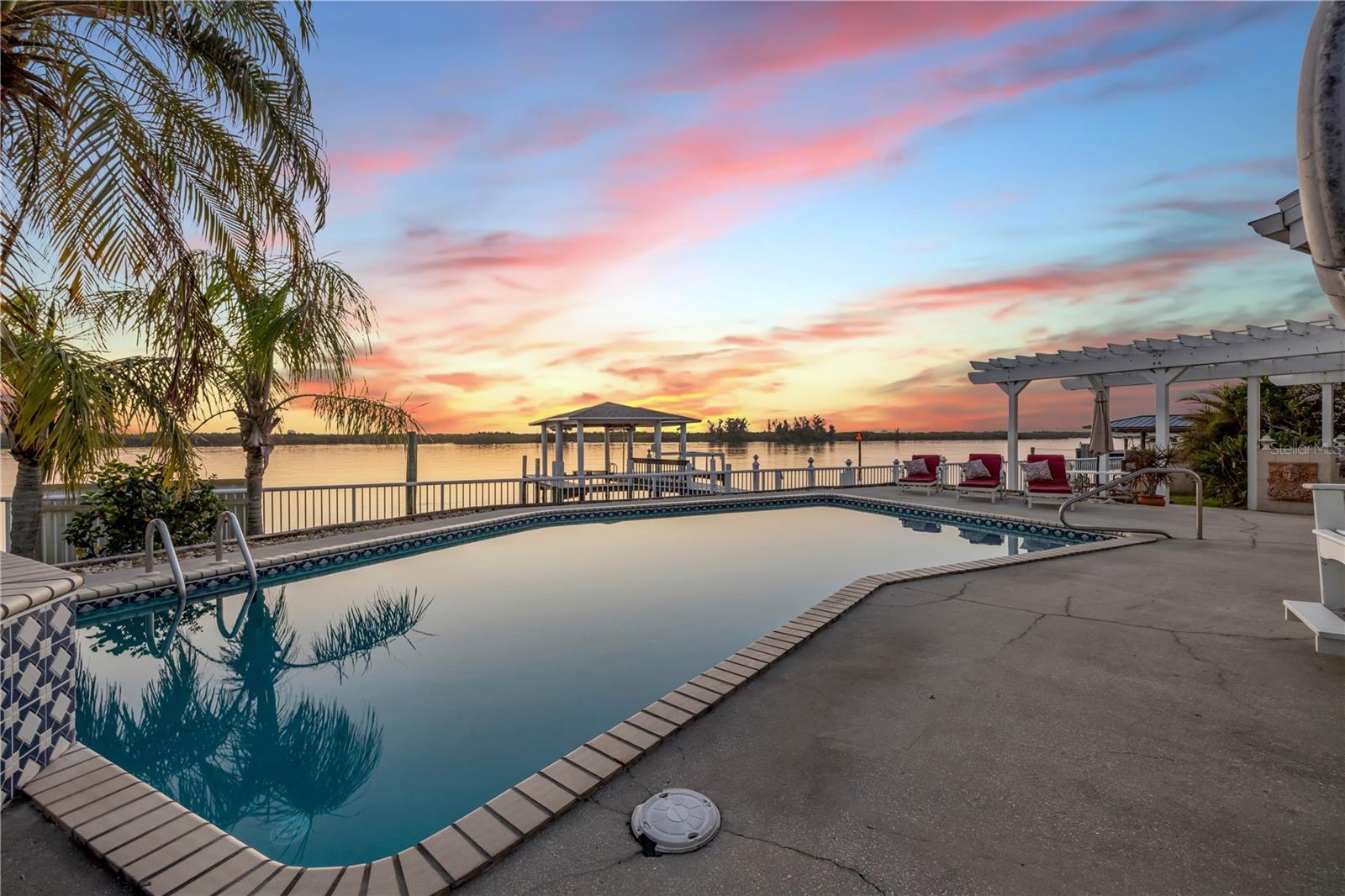 1219 COMMODORE DRIVE