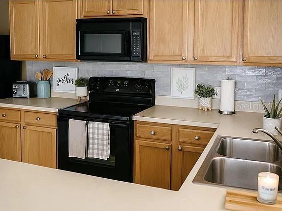 AMBER POINTE - Residential