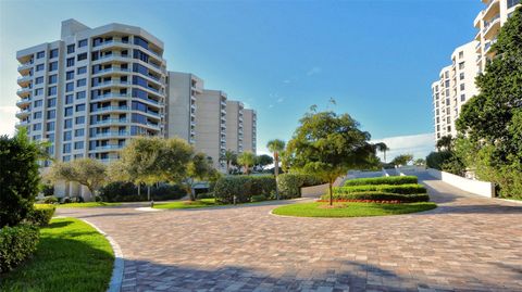 A home in LONGBOAT KEY