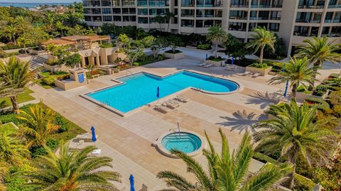 A home in LONGBOAT KEY