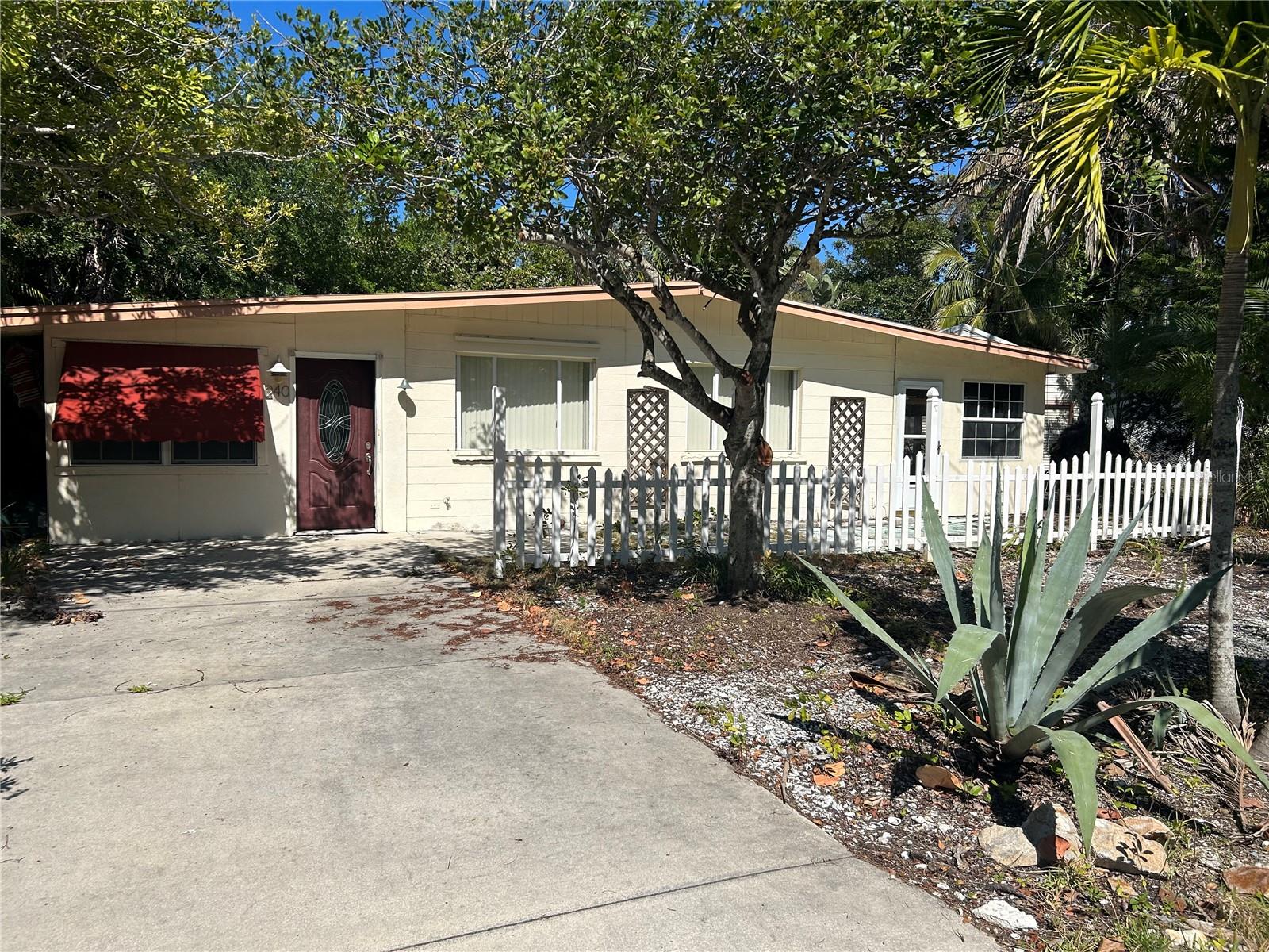 LUANA ISLES - Residential