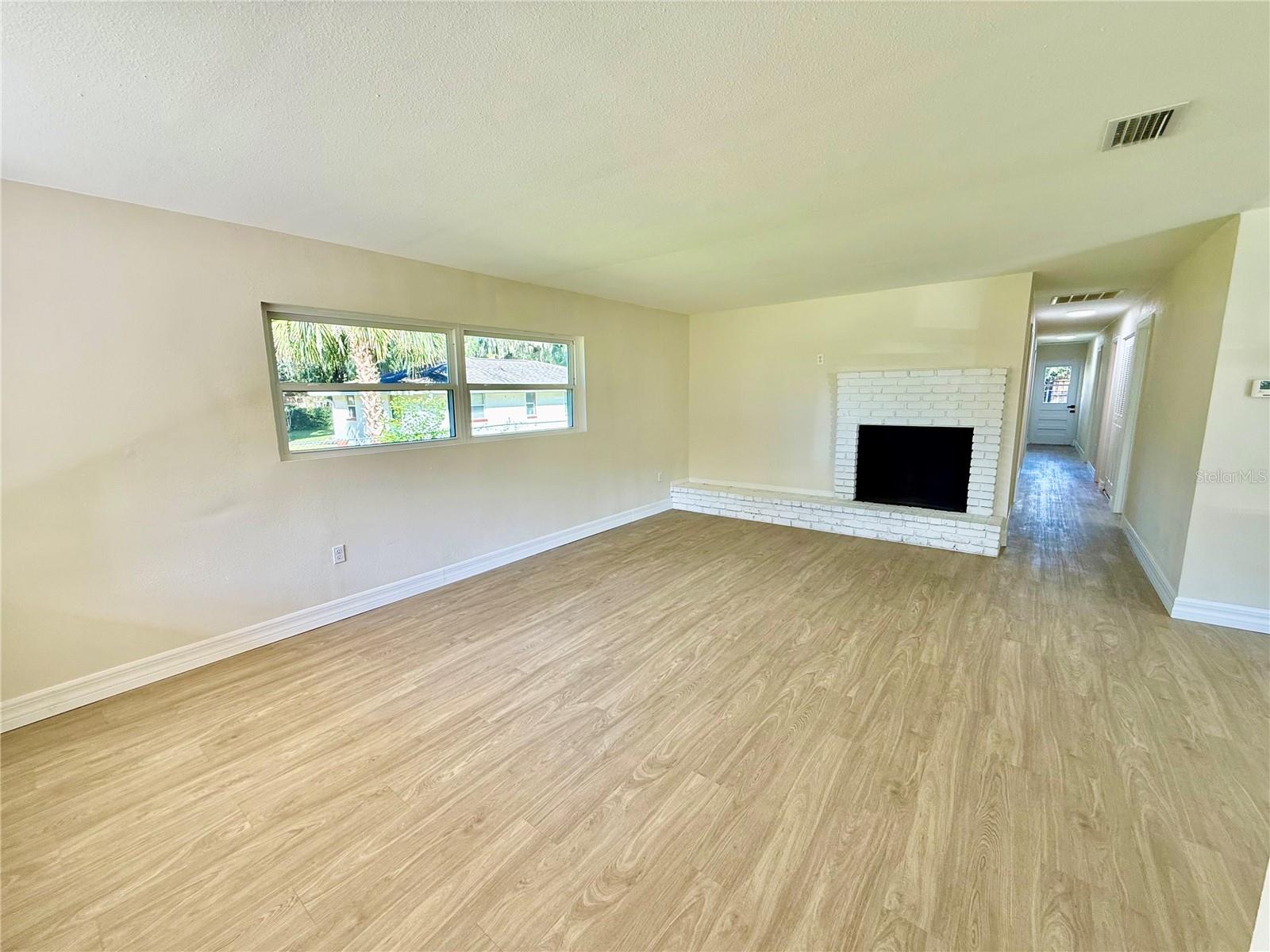 1215 W BERESFORD AVENUE