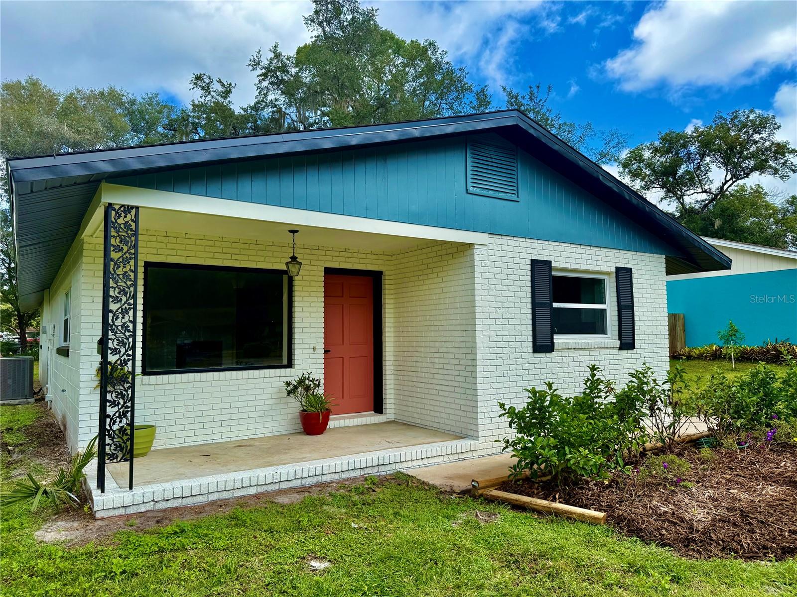 1215 W BERESFORD AVENUE