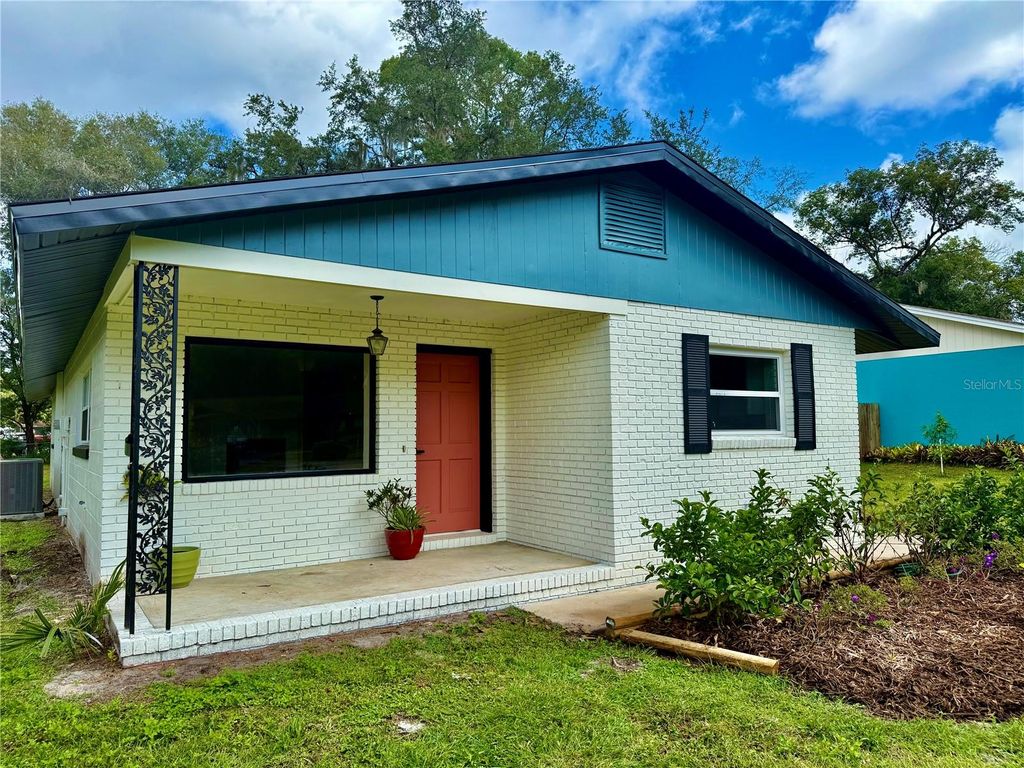 Photo of 1215 W Beresford Avenue, Deland, FL 32720 (MLS # O6355862)