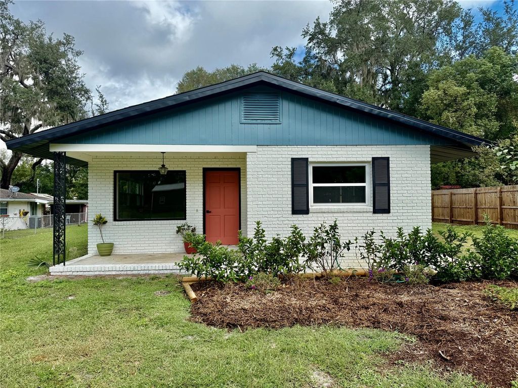 Photo of 1215 W Beresford Avenue, Deland, FL 32720 (MLS # O6355862)