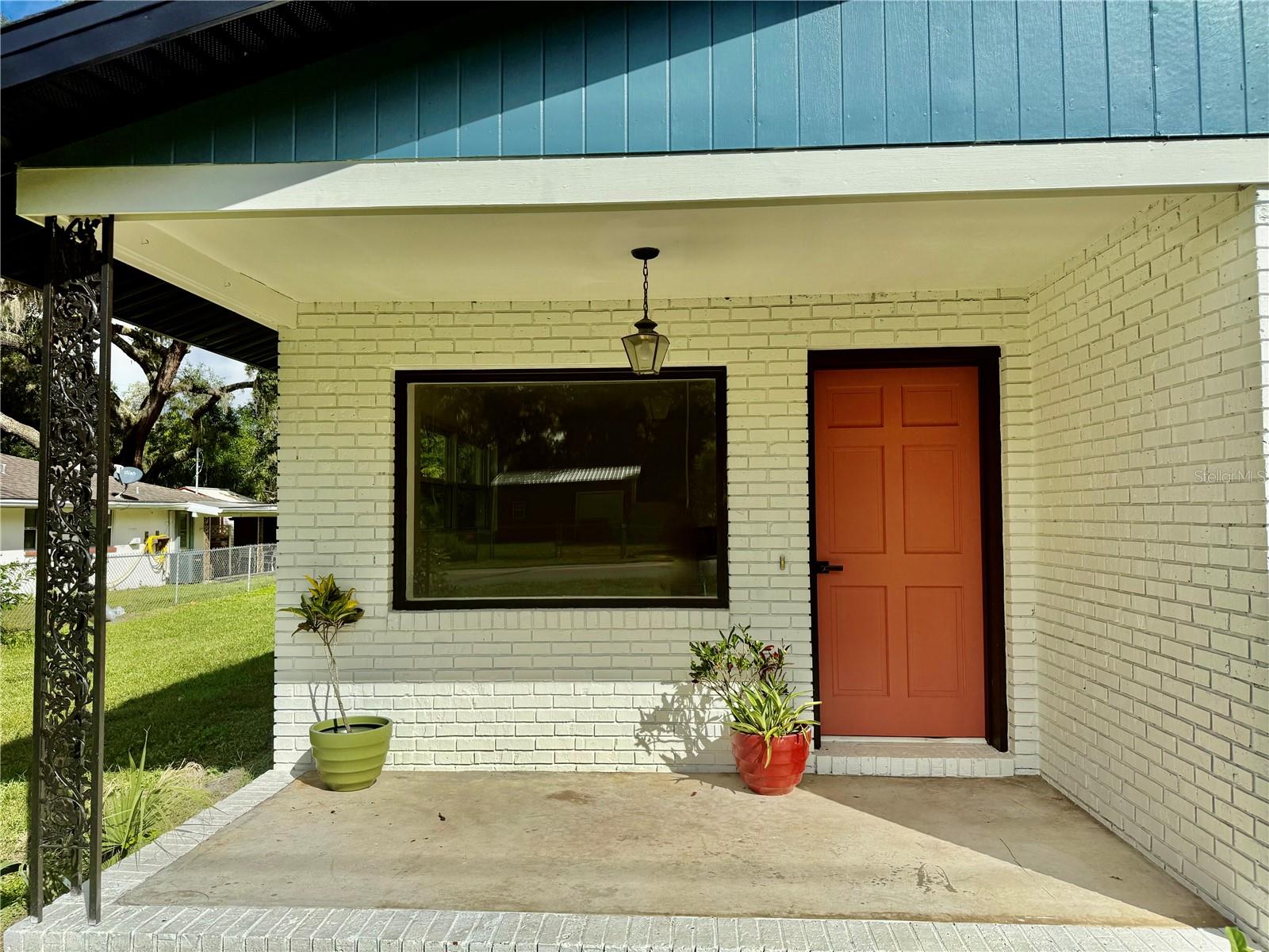 1215 W BERESFORD AVENUE