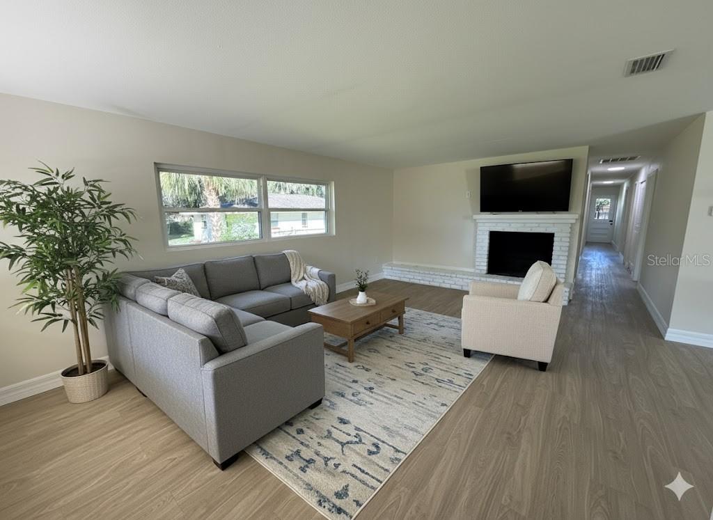 1215 W BERESFORD AVENUE