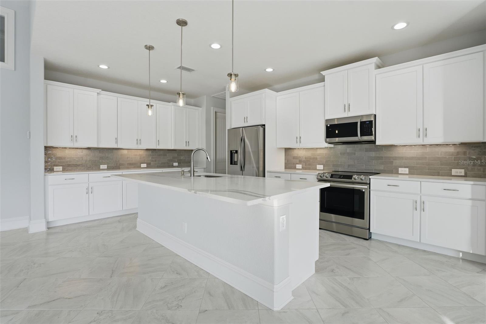 15730 VISCOUNT CIRCLE