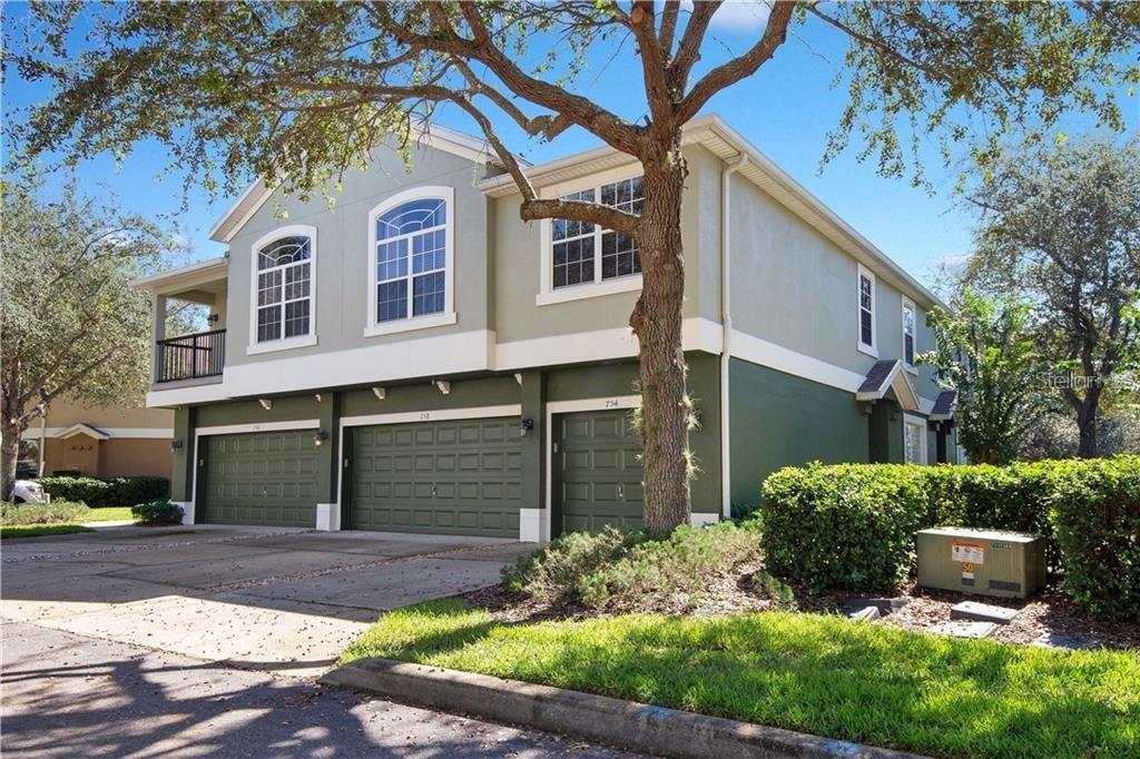 Beautiful 2 bedroom 2 bath condominium with one car garage. New AC Unit, new carpet, new interior paint, well maintained move in ready. Open concept Living room/dining room with a balcony. Kitchen features 42" cabinets and breakfast bar. Just minutes from schools, restaurants, shopping, easu connect to 429/414 major roadways.