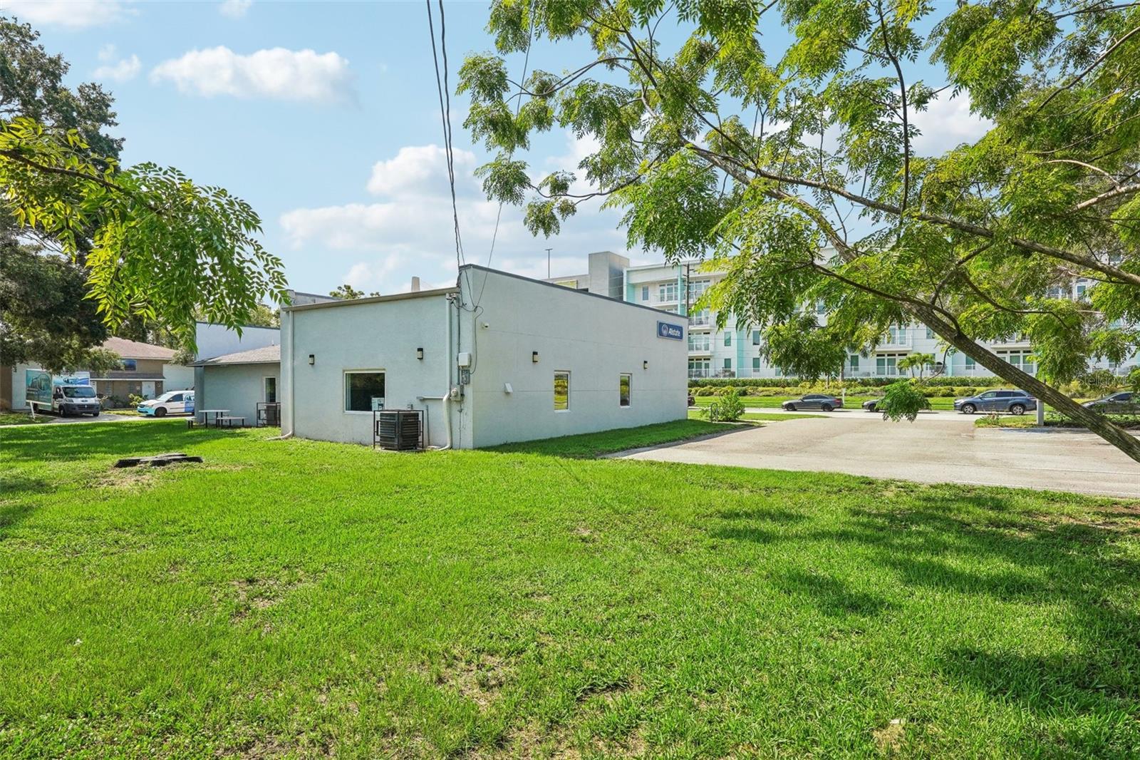 BEAUCLAIRE VILLAS - Commercial Sale