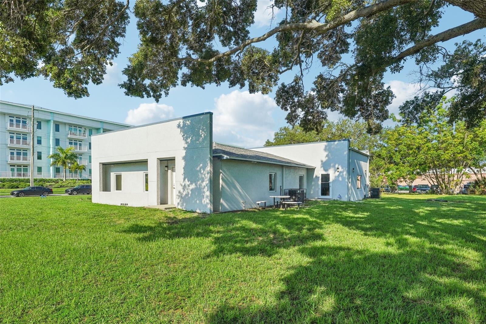 BEAUCLAIRE VILLAS - Commercial Sale