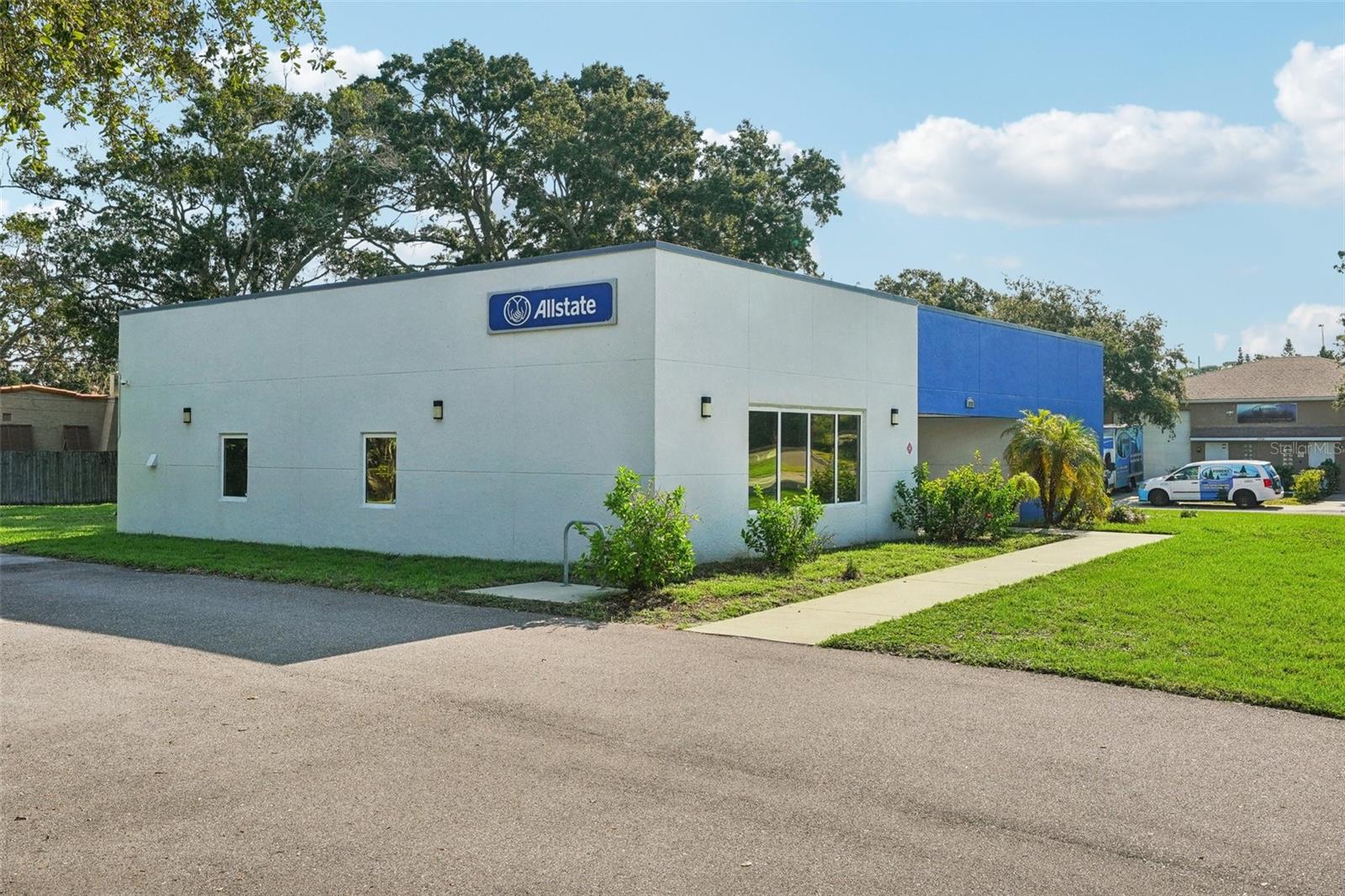 BEAUCLAIRE VILLAS - Commercial Sale