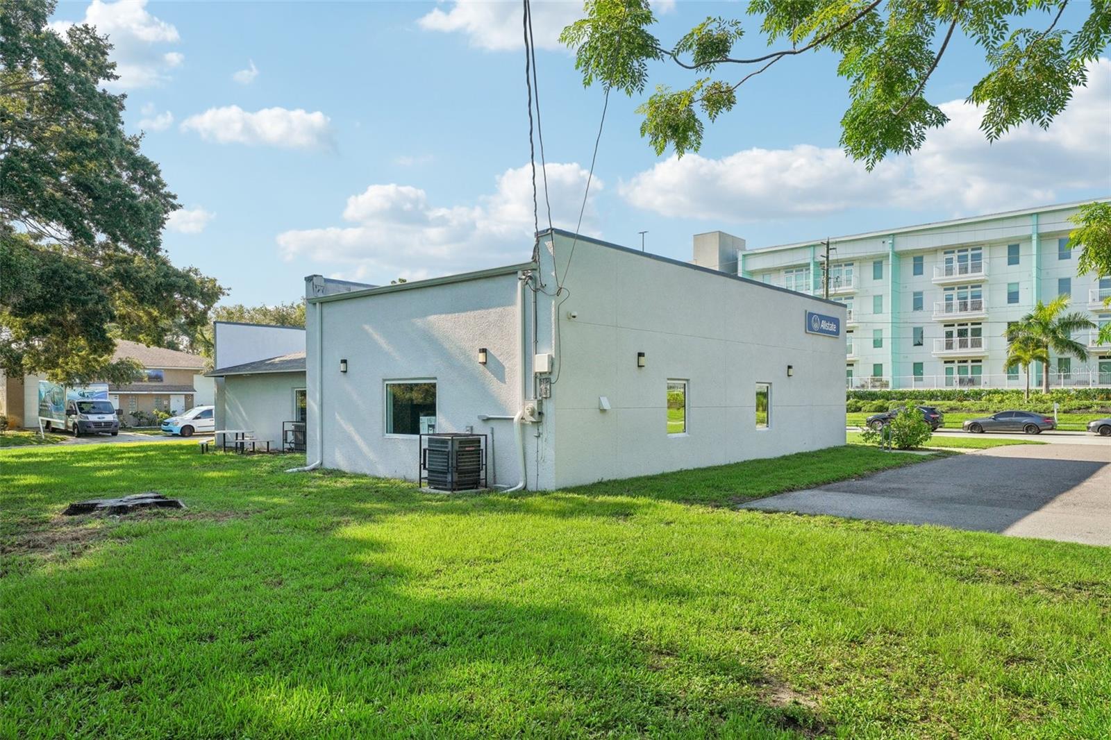 BEAUCLAIRE VILLAS - Commercial Sale