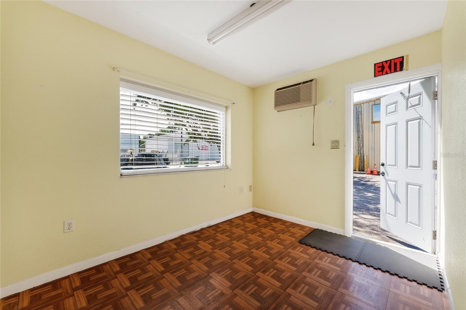 HARBOR EXECUTIVE PARK AN - Commercial Sale