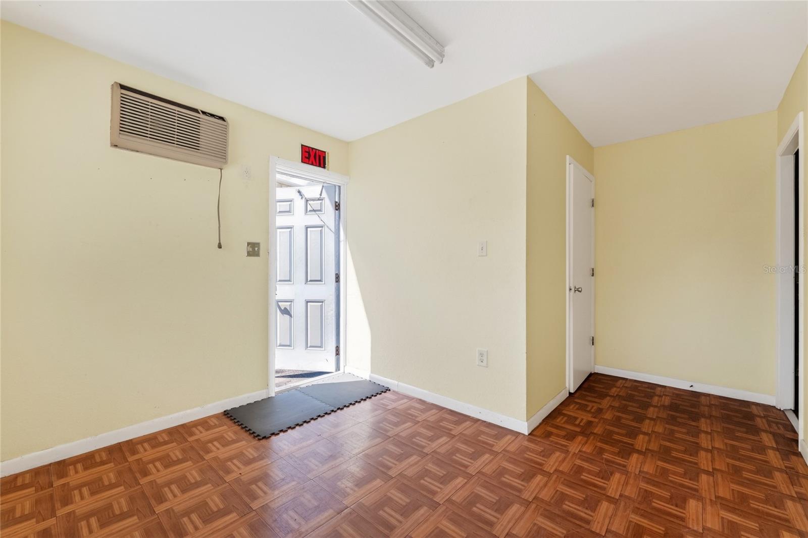 HARBOR EXECUTIVE PARK AN - Commercial Sale