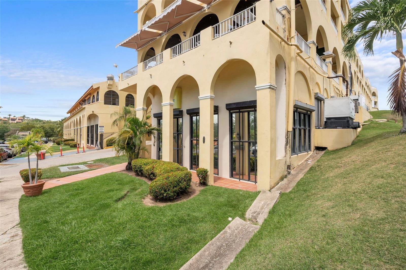 PALMANOVA PLAZA - Commercial Sale