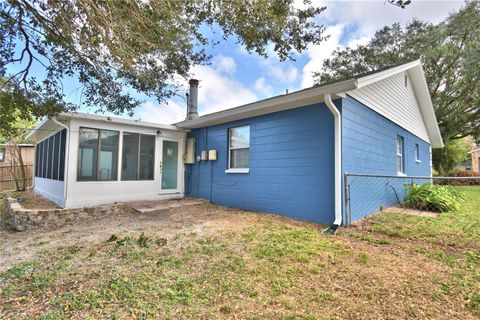 A home in LAKELAND