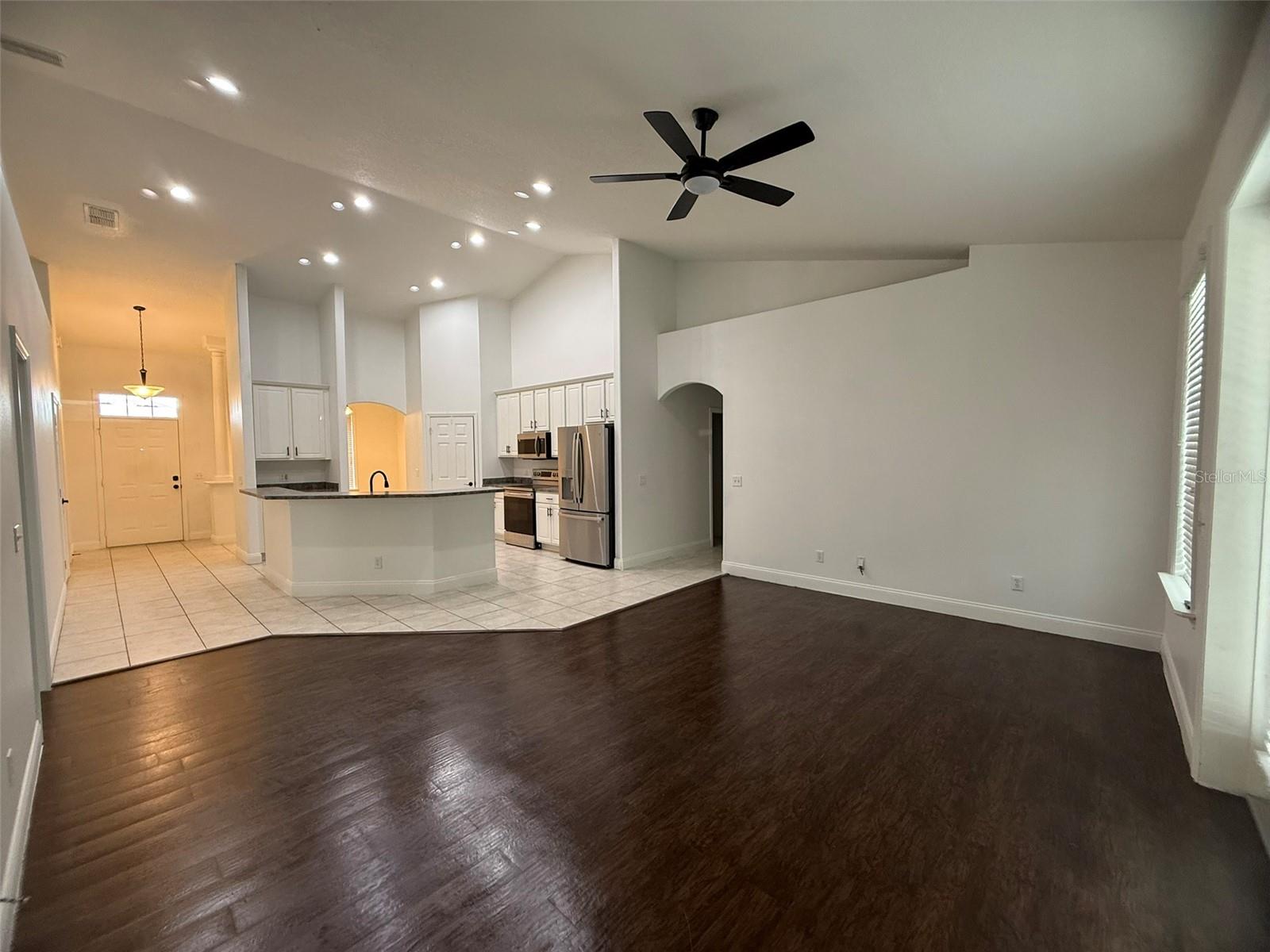 COUNTRY WALK/LK REGION - Residential