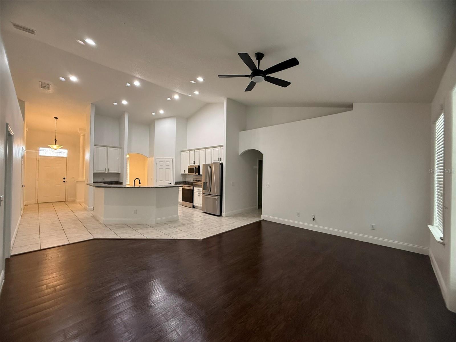 COUNTRY WALK/LK REGION - Residential