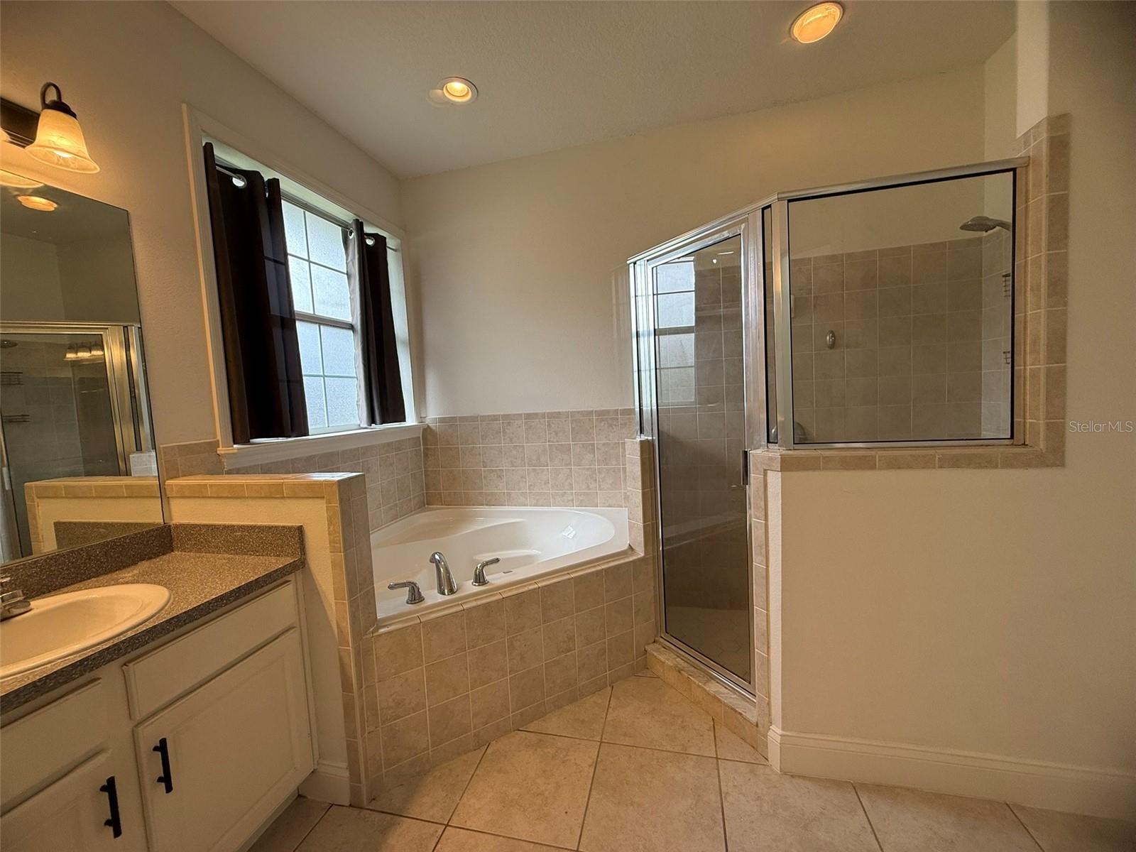 COUNTRY WALK/LK REGION - Residential