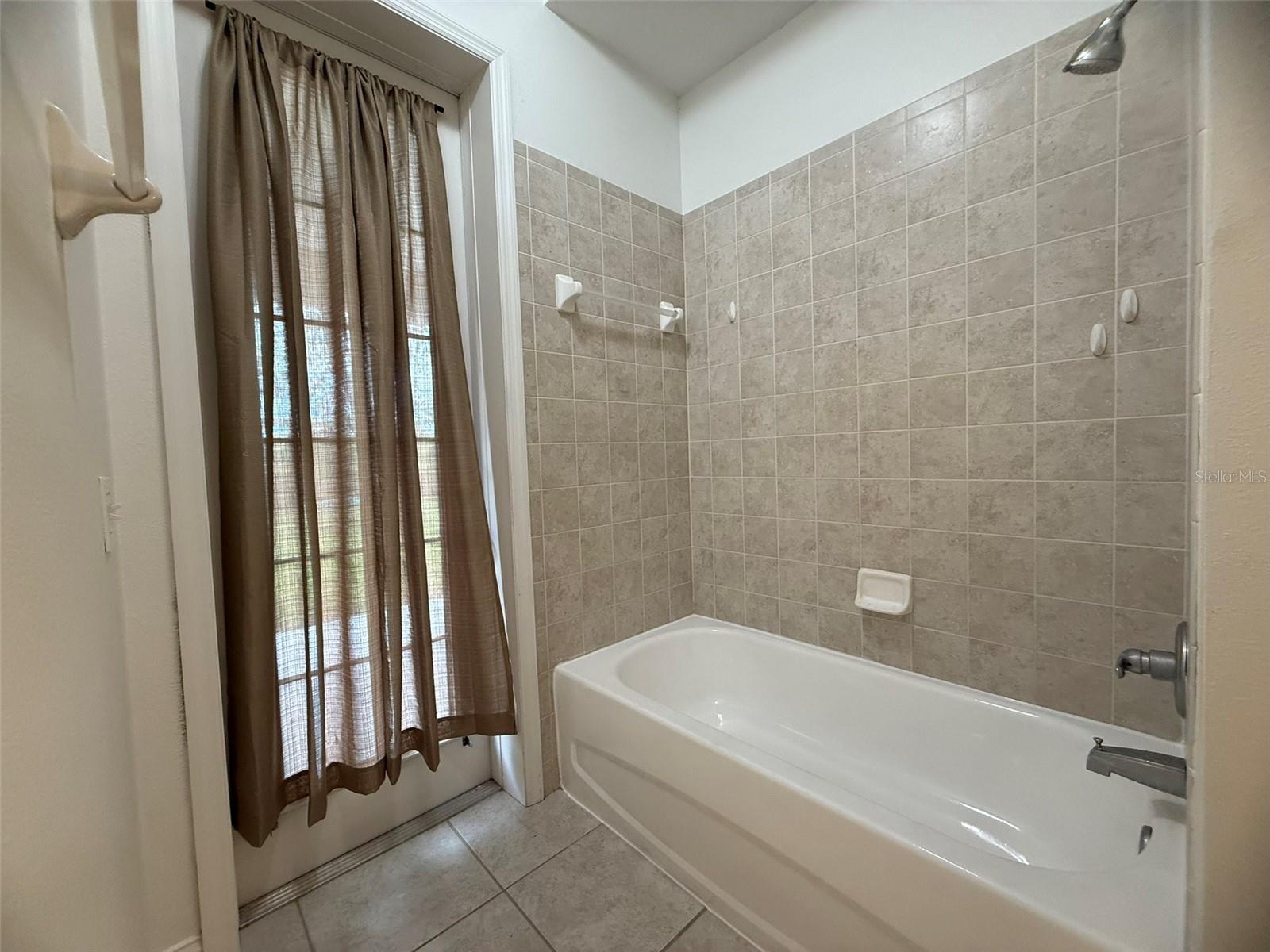 COUNTRY WALK/LK REGION - Residential