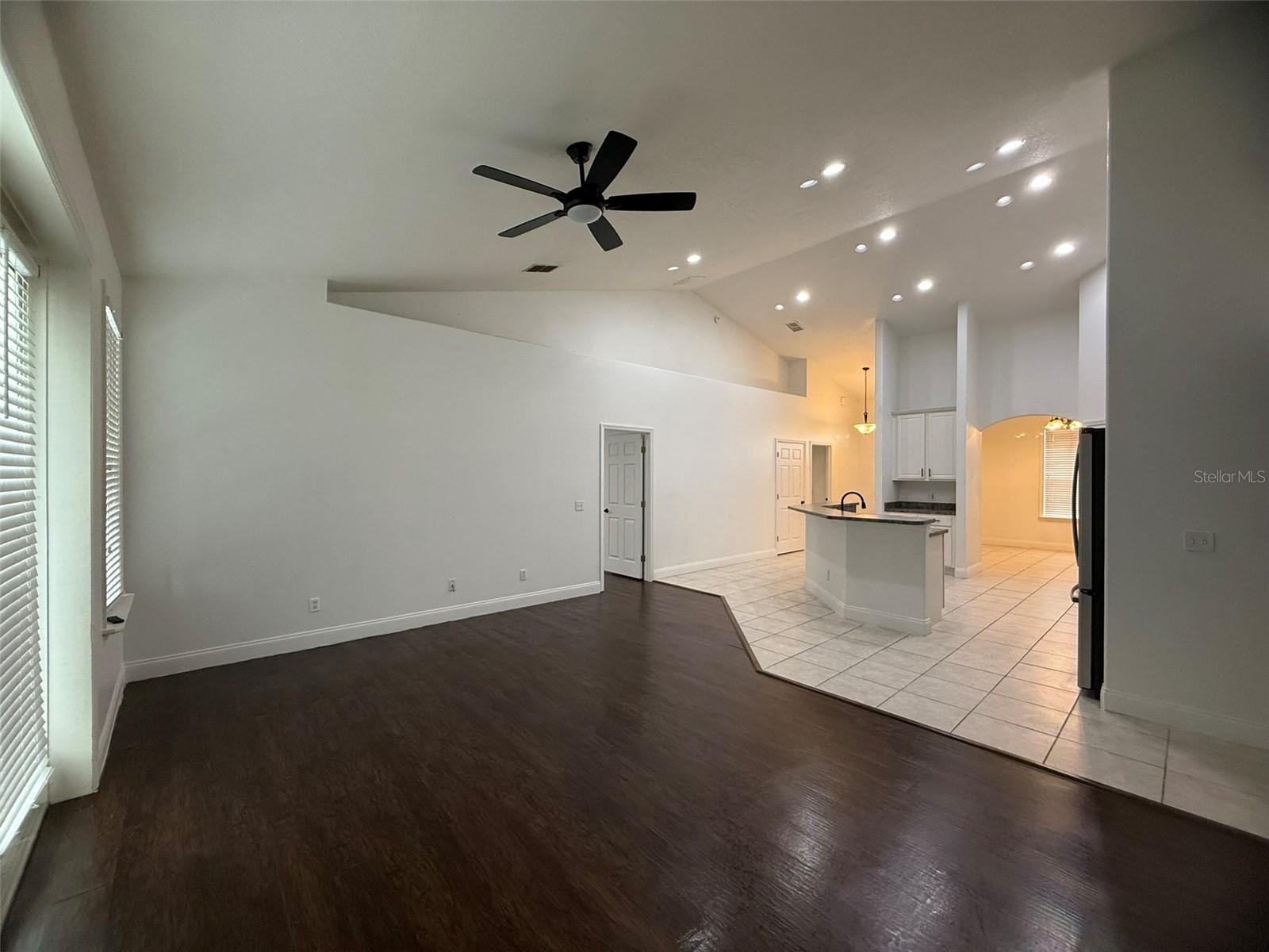 COUNTRY WALK/LK REGION - Residential