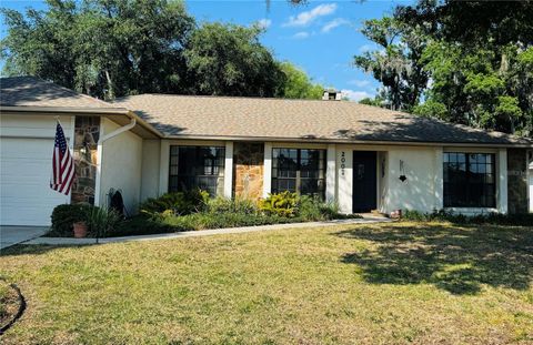 Photo of 2002 E Timberlane Drive, Plant City, FL 33563 (MLS # O6403509)